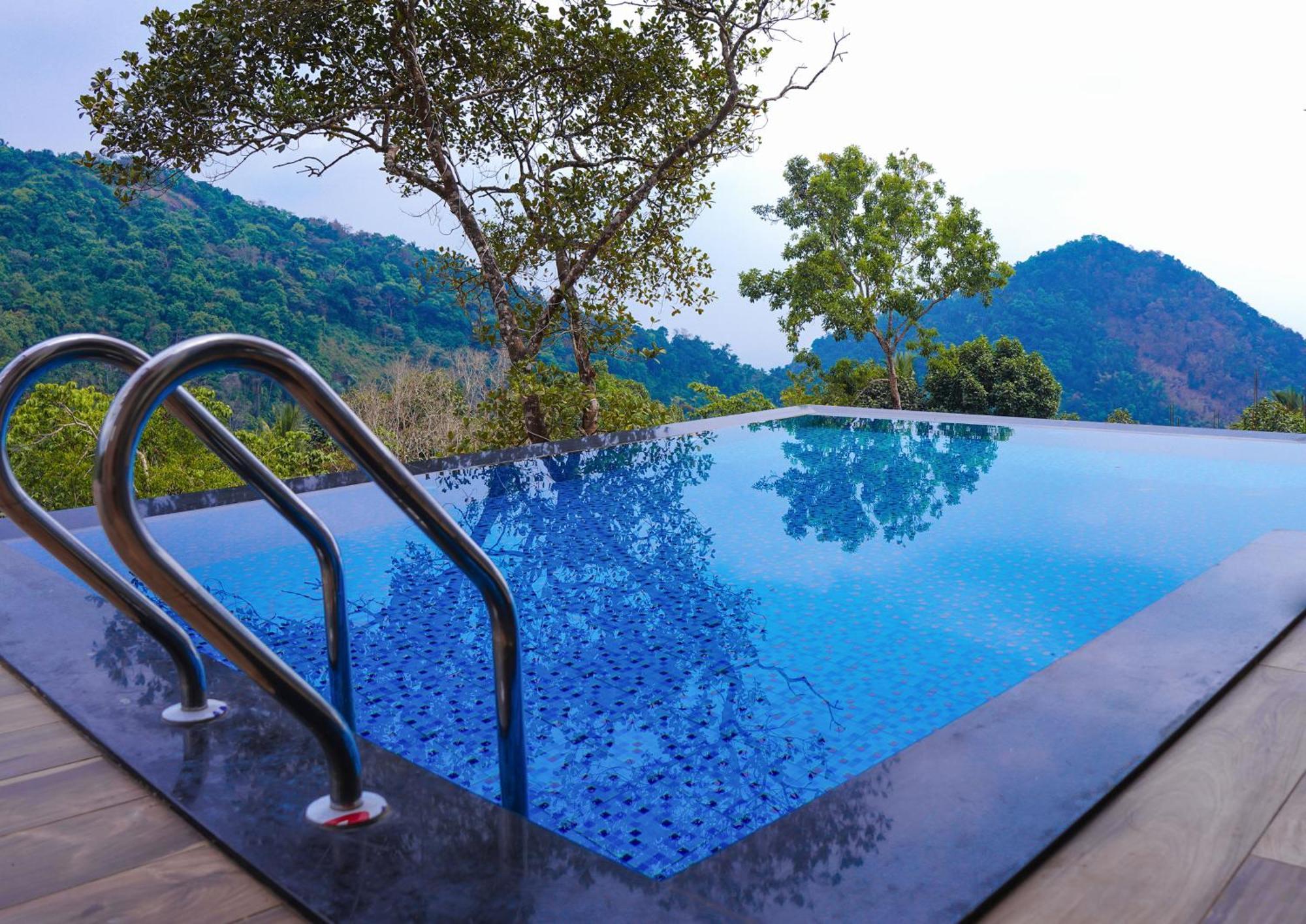 Mount Stratus Resort Vayalada Balussery 外观 照片